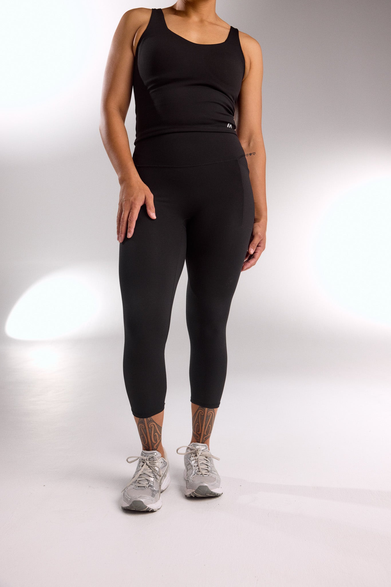 STAPLE W/ POCKET 7/8 LEGGING BLACK