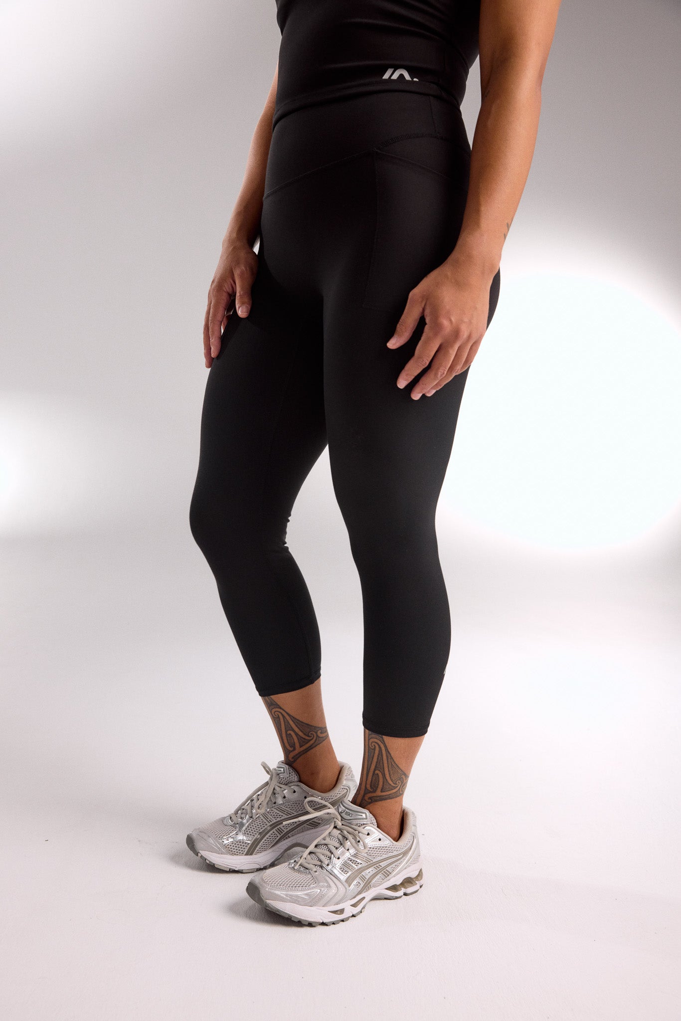 STAPLE W/ POCKET 7/8 LEGGING BLACK