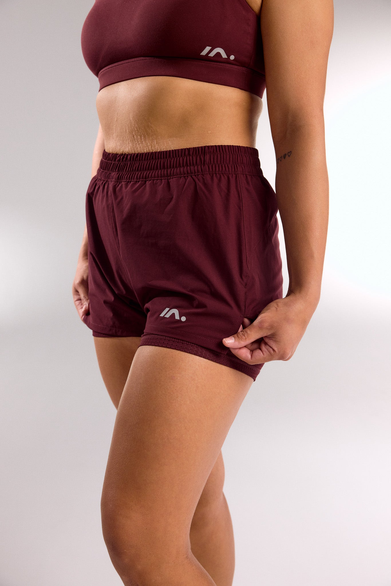 TRAINING SHORT WOMENS DEEP CHERRY