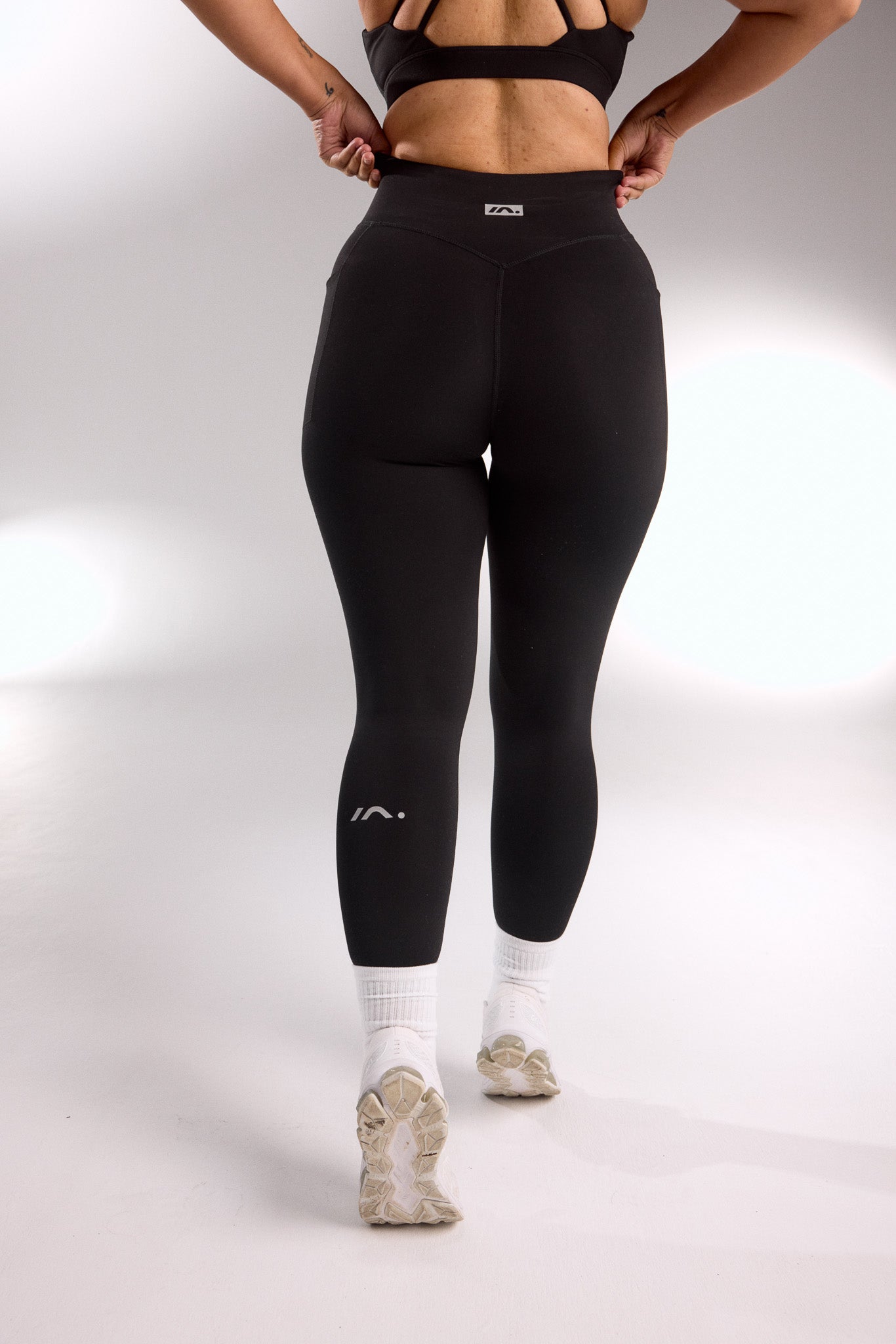 STAPLE W/ POCKET FULL LENGTH LEGGING BLACK