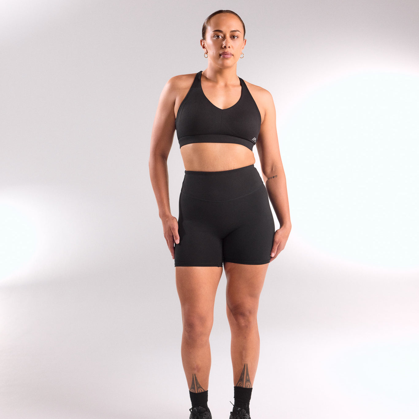 STAPLE MID SHORTS BLACK