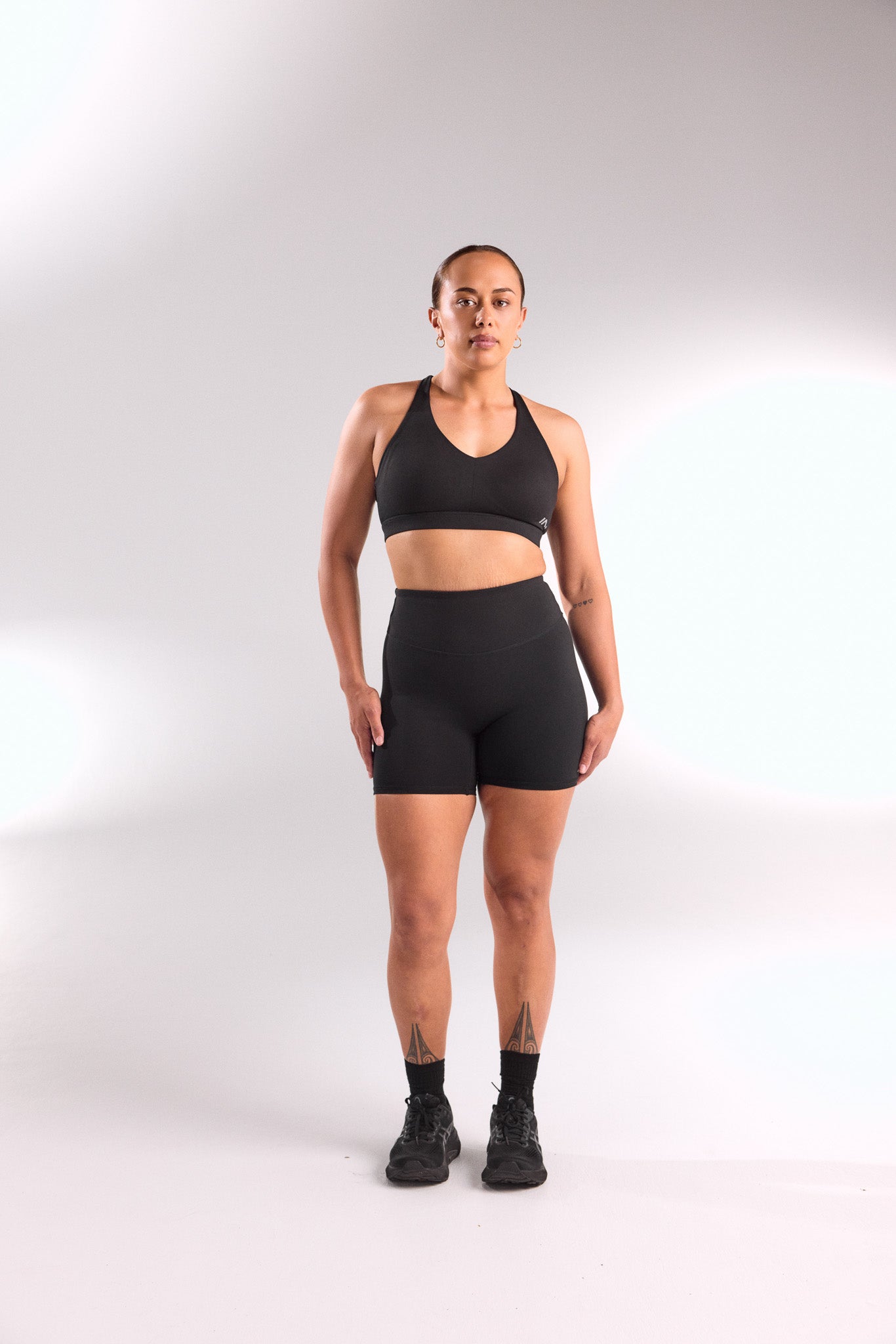 STAPLE MID SHORTS BLACK