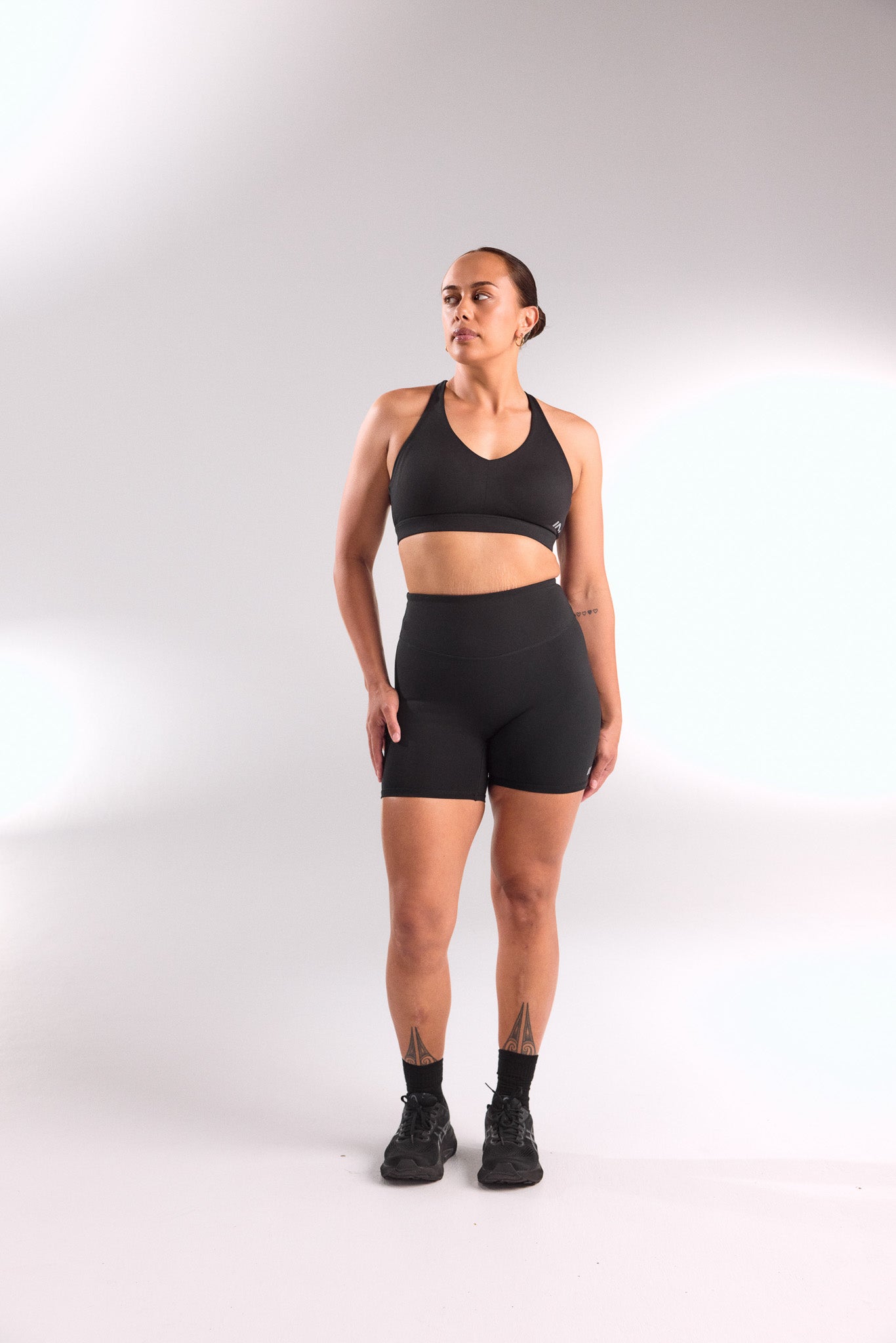 STAPLE MID SHORTS BLACK