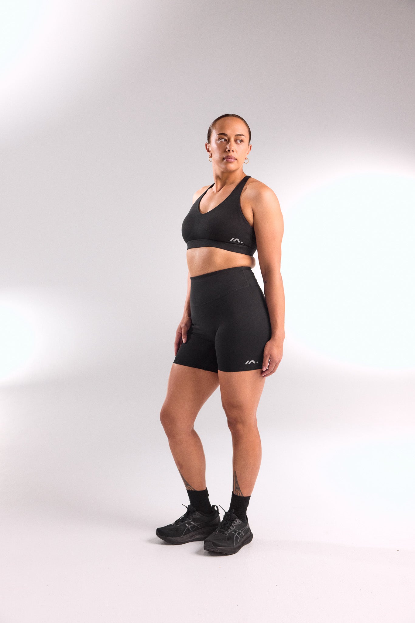 STAPLE MID SHORTS BLACK