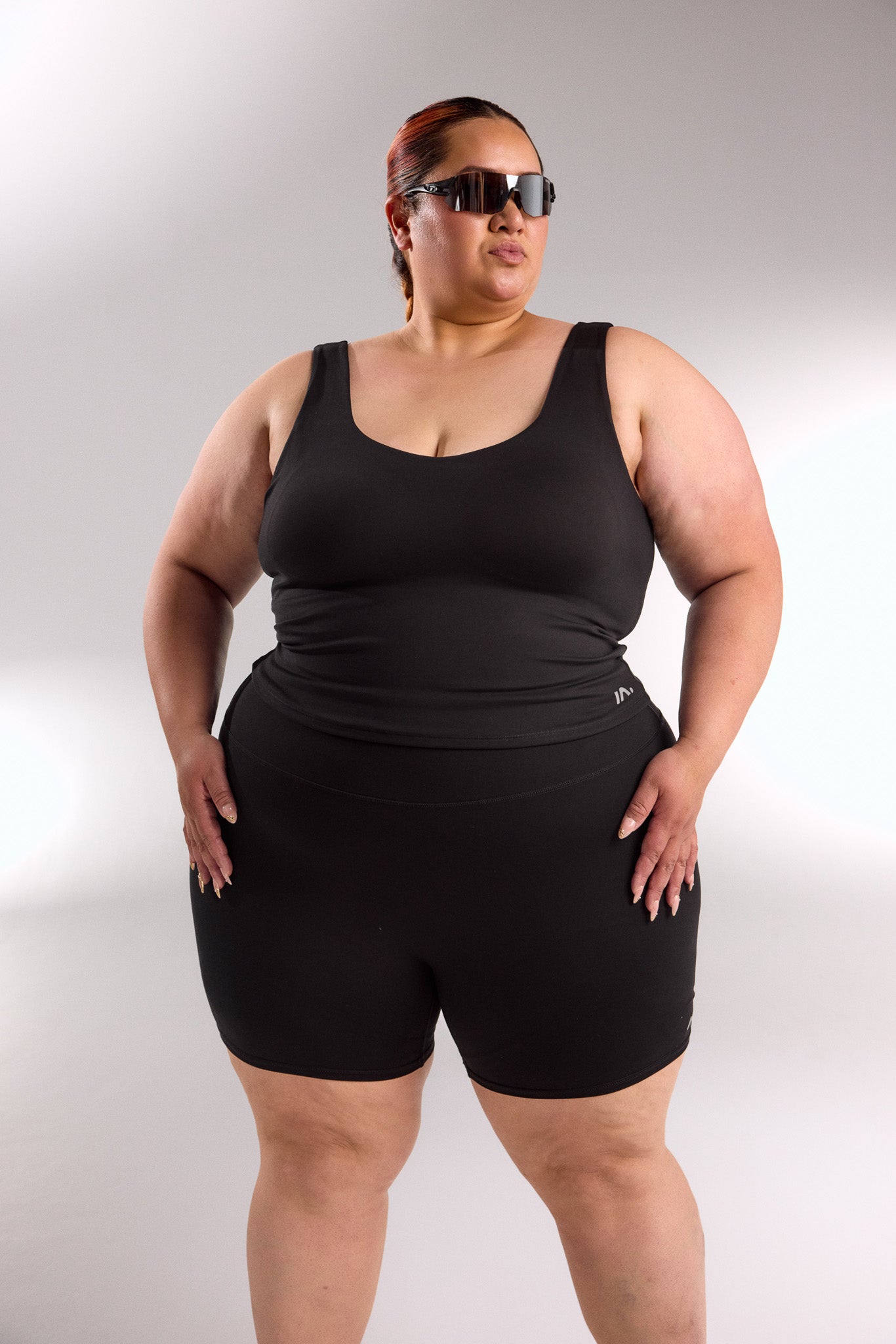 STAPLE MID SHORTS BLACK