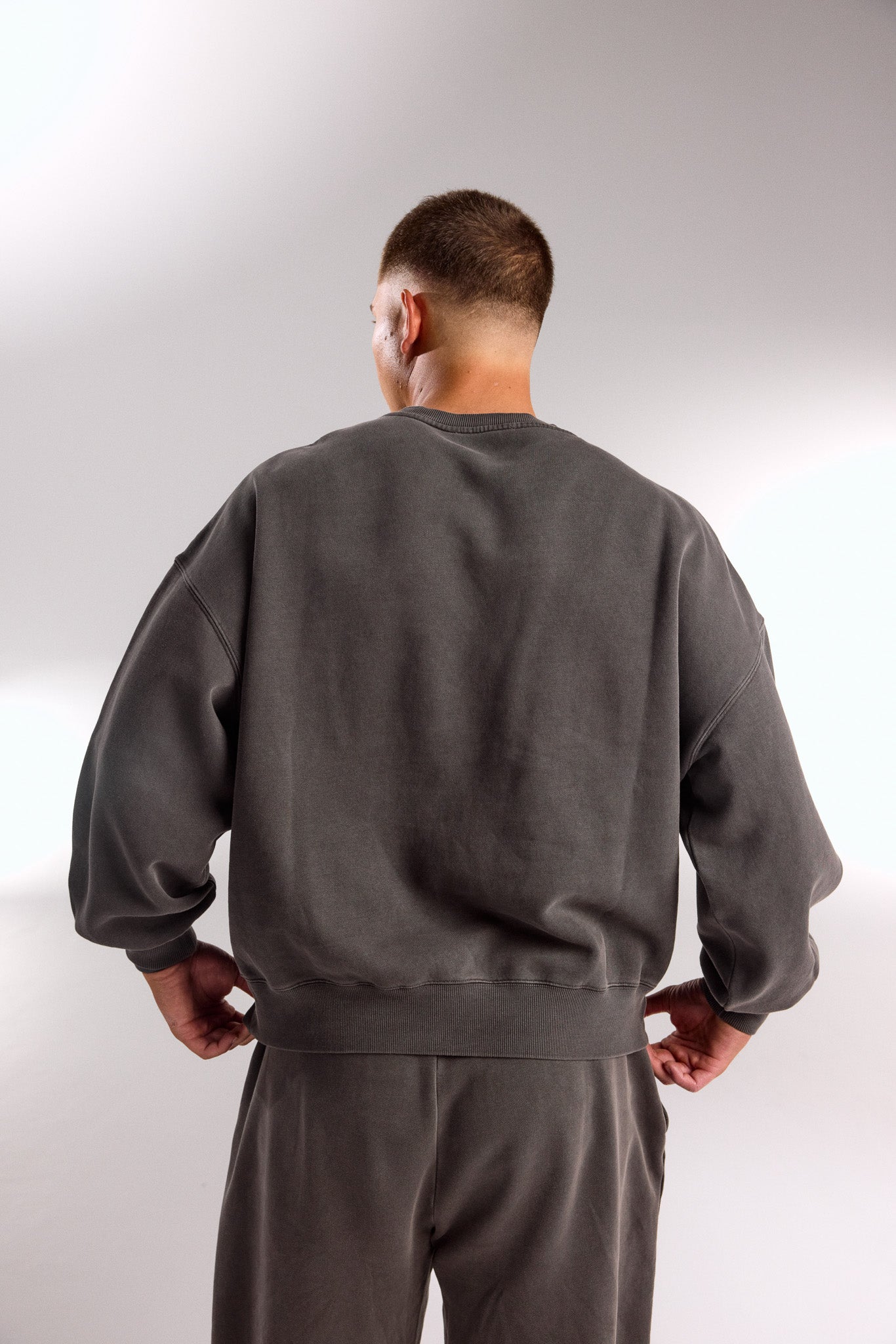 ESSENTIAL OVERSIZED CREW NECK STORM