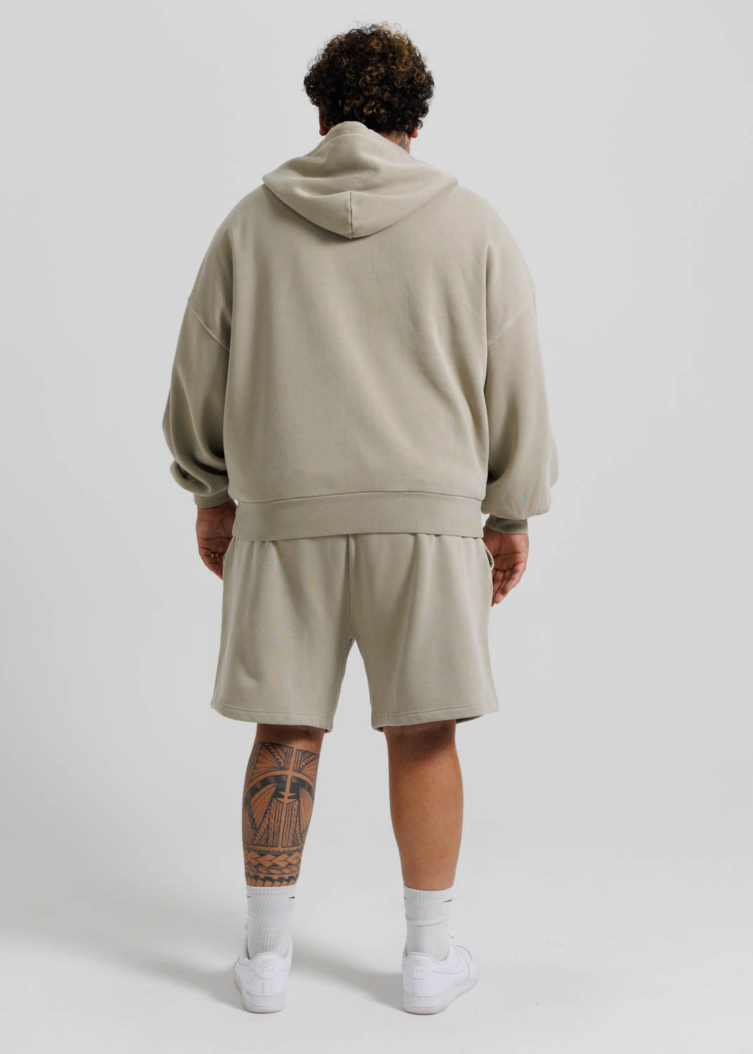 ESSENTIAL TRACK SHORT SAND