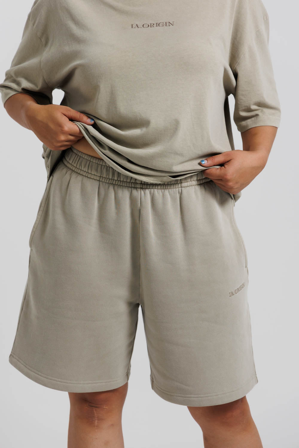 ESSENTIAL TRACK SHORT SAND