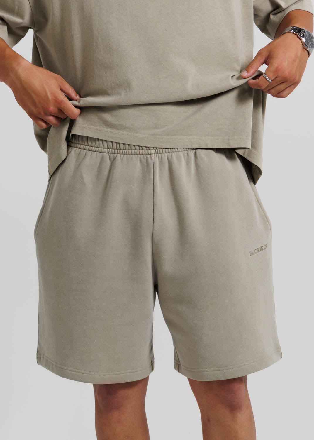 ESSENTIAL TRACK SHORT SAND