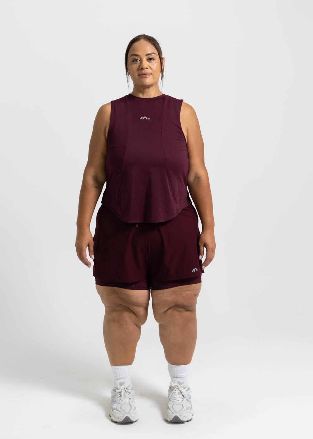TRAINING SHORT WOMENS DEEP CHERRY