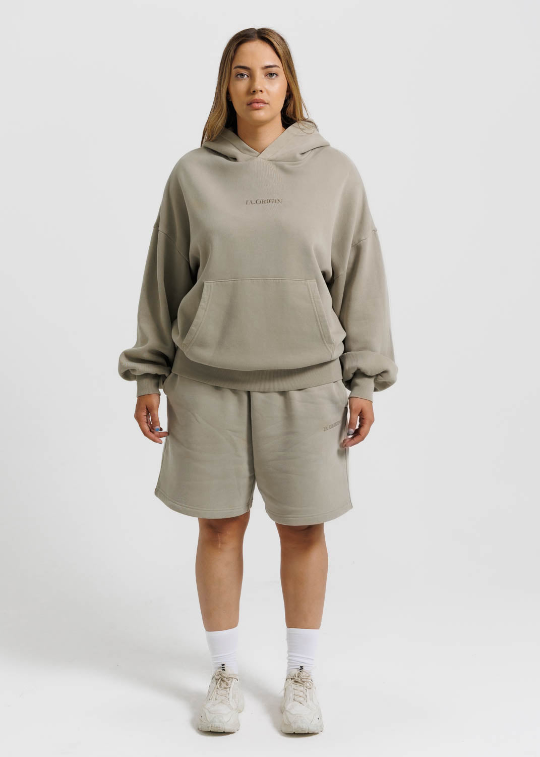 ESSENTIAL TRACK SHORT SAND