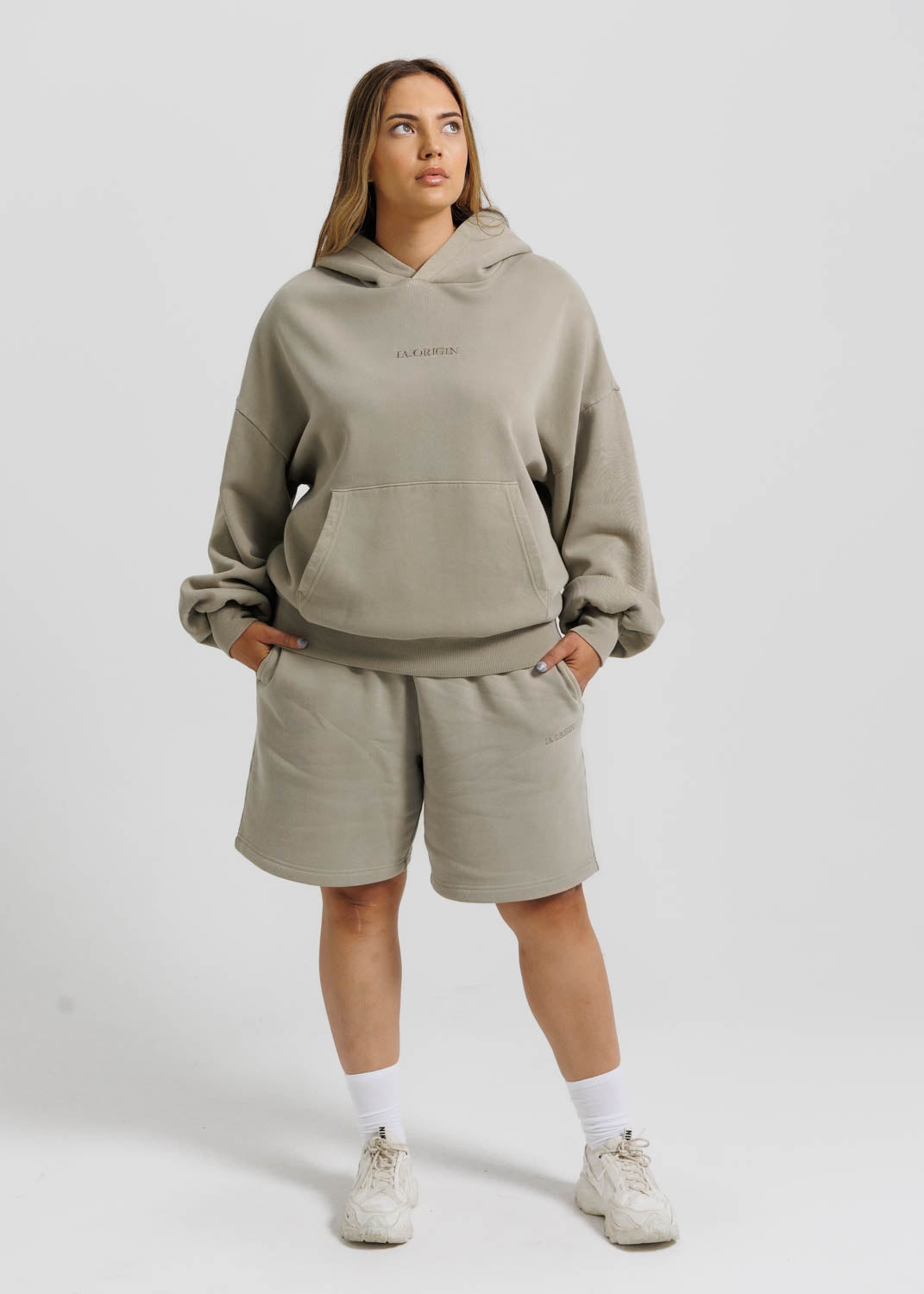 ESSENTIAL TRACK SHORT SAND