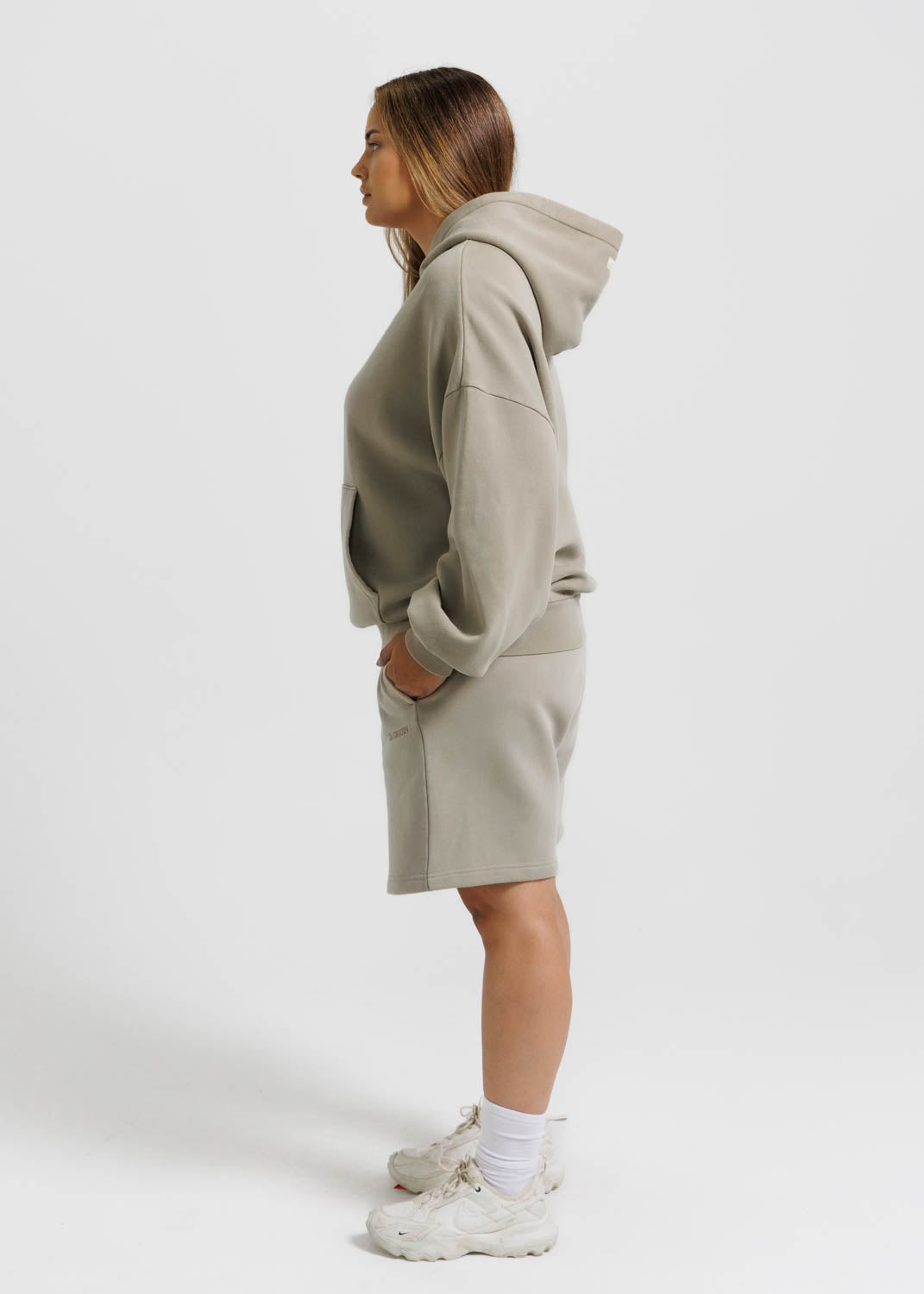 ESSENTIAL TRACK SHORT SAND